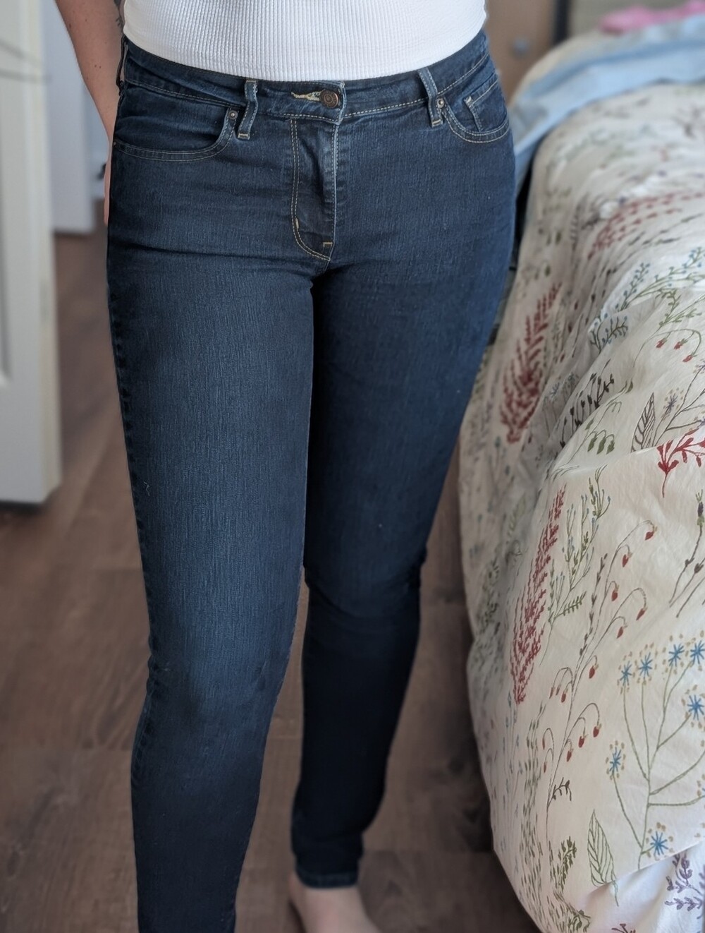 Levi's 711 Skinny Jeans in Dark Rinse ■ Size 27